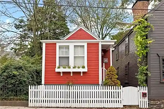 16 Thames St Photo 2
