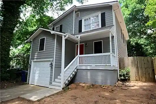 1180 Vickers St SE Photo 2