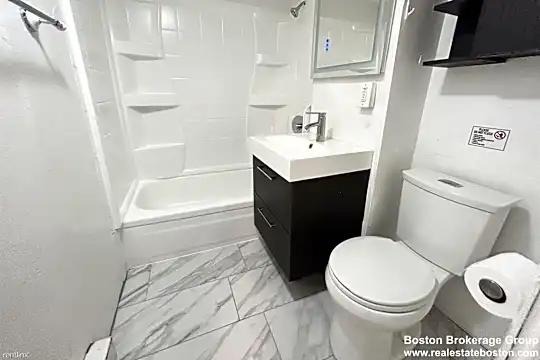7 Warwick St Photo 2