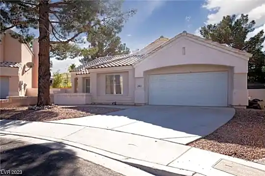 2501 Cortina Ave Photo 2