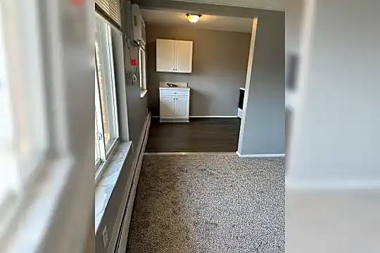 717 Elliott Ave Photo 2