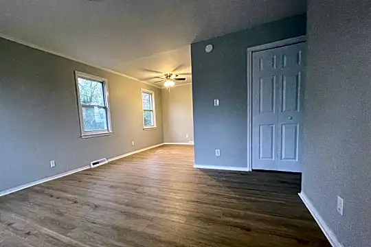 211 South St Photo 2