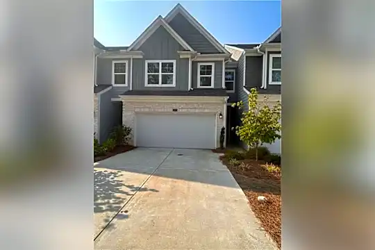 2000 Rosemary Park Ln Photo 2