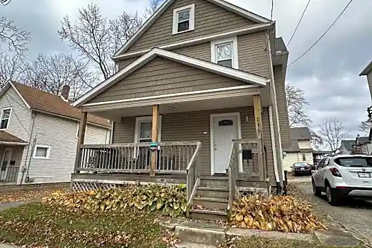 279 Bellewood Ave Photo 2