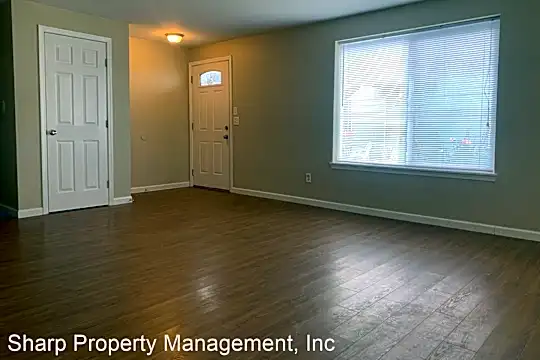 213 Oregon Wy Photo 2