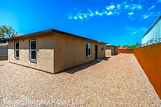 615 S Santa Rita Ave Photo 2