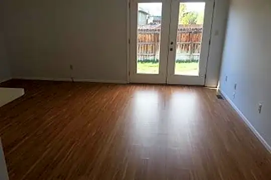 2519 Acacia Ave Photo 2