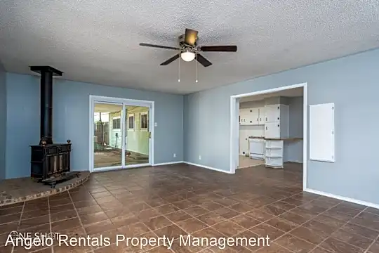 106 River Oaks St Photo 2