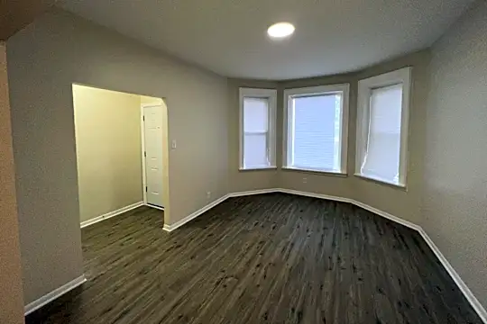 1832 S Hamlin Ave #1 Photo 2