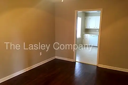 4810 West St Photo 2