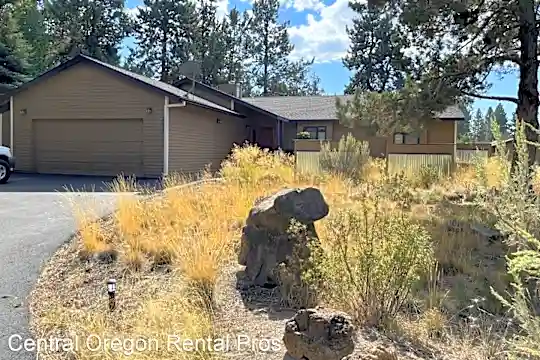 20915 SE King Hezekiah Way Photo 2