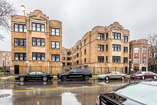 5556 W Jackson Photo 1