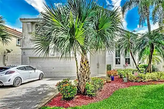 17168 SW 49th Pl #17168 Photo 2
