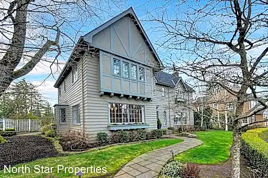 3955 SW Mt Adams Dr Photo 1