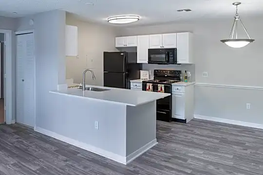 Central Park Apartments Photo 1