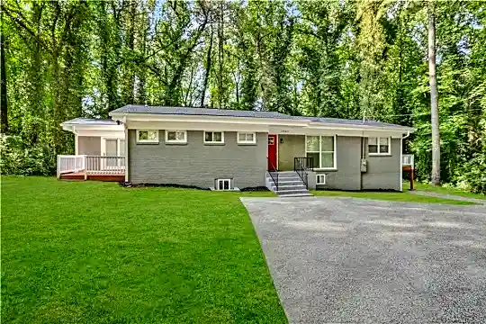 1987 Flintwood Dr SE Photo 2