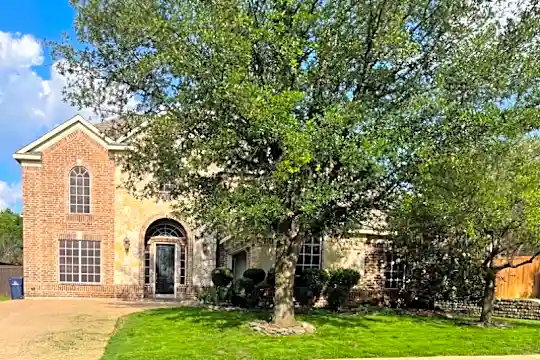 4205 Lansbury Dr Photo 1