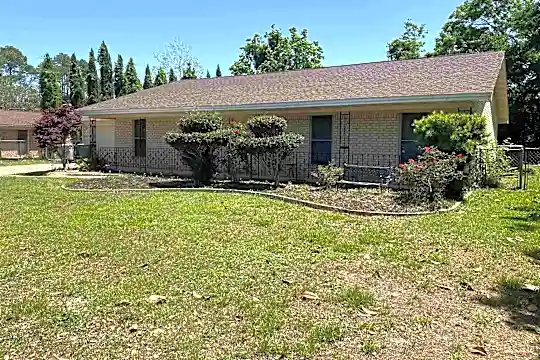 210 Camelford Pl Photo 1