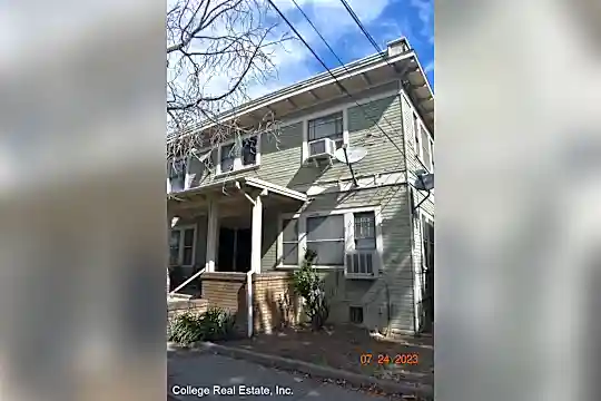 309 E Poplar St Photo 2