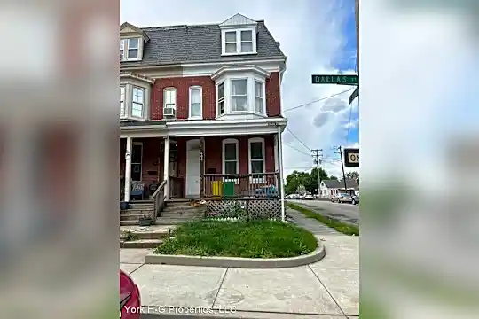 600 Dallas St Photo 1
