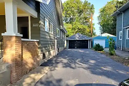 5017 N College Ave Photo 2
