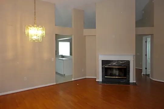 1527 Firewheel Drive Photo 2