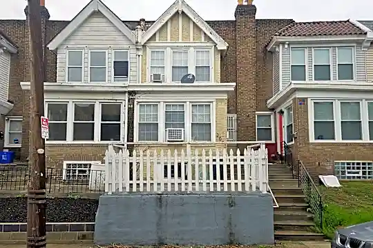 2043 S Redfield St Photo 1