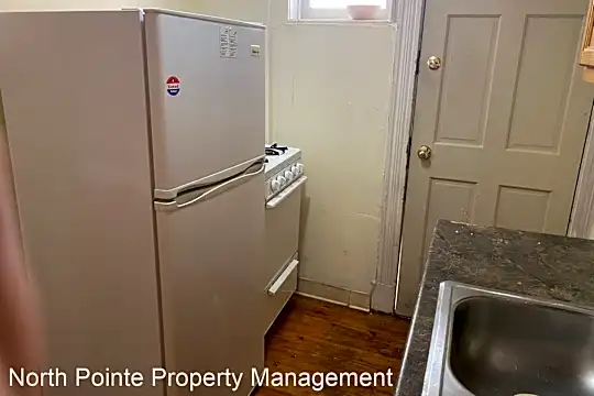 242 E Orange St Photo 2