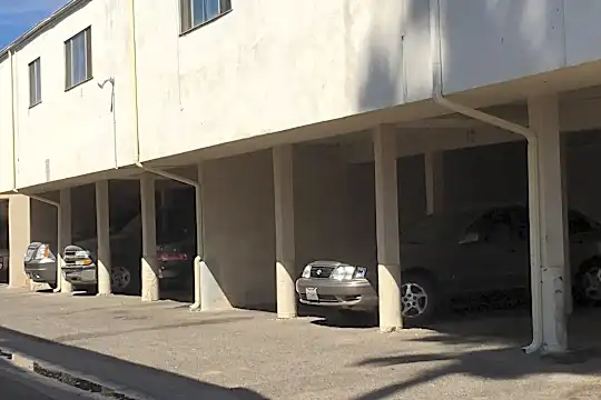 Twin Palms Apartments Photo 1
