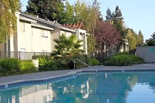 Lund Garden Apartments Photo 2