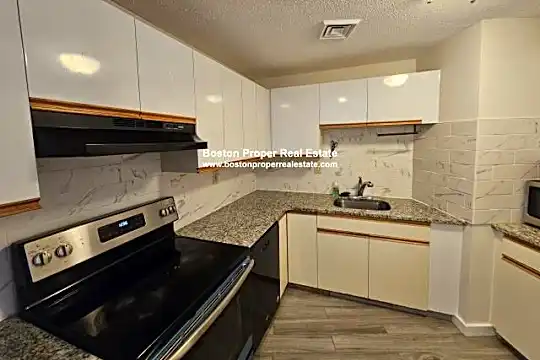 90 Quincy Shore Dr Photo 2