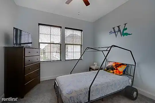 111 Jax Sq Photo 2