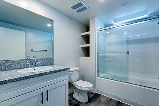 14333 Roscoe Blvd Photo 2