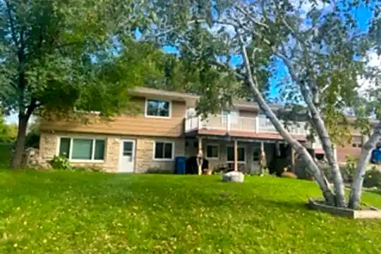 8112 Adelbert Ave E Photo 2