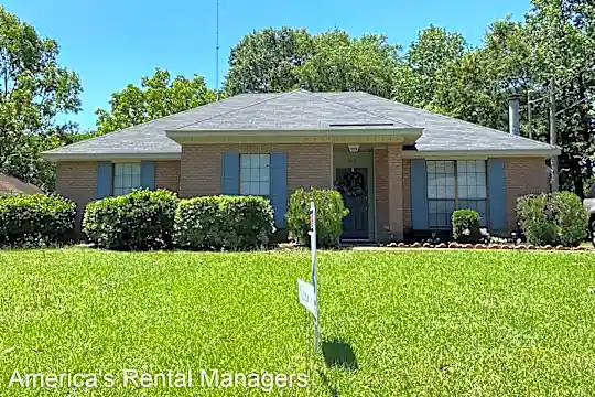911 Excelsior Dr Photo 1