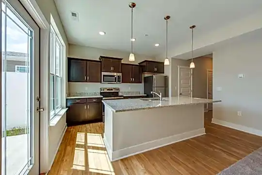 6004 Hillside Ln Photo 2
