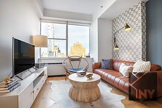 53 W Broadway Photo 1