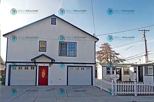 715 E St Photo 1