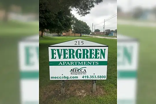 Evergreen Apartments Photo 2