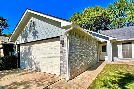 103 Orchard Way Photo 2