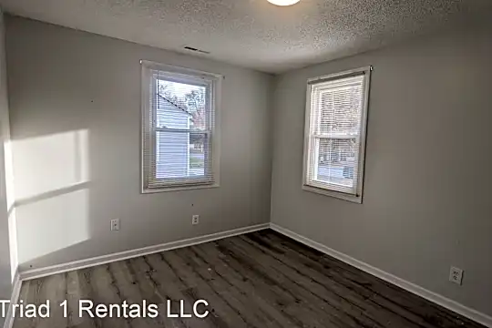 1325 Mayfair Ave Photo 2