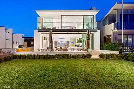 2108 E Oceanfront Photo 2
