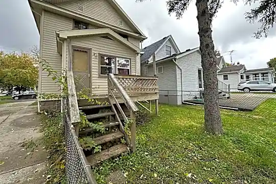 403 Bates St Photo 2