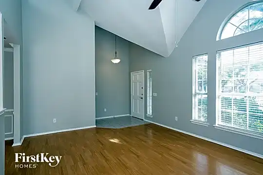 3905 Bermuda Drive Photo 2