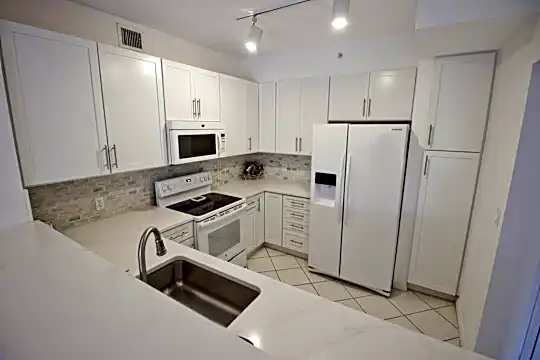 1805 N Flagler Dr #307 Photo 2