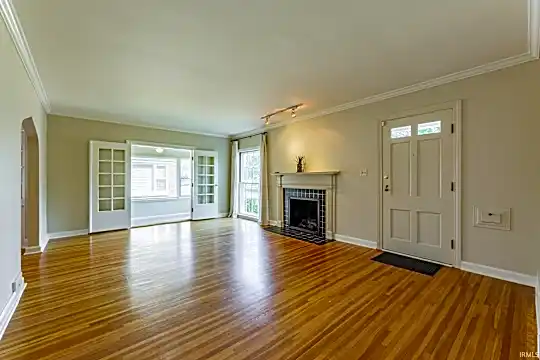 423 Runnymede Ave Photo 2