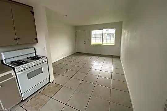 1012 Rodgers Rd Photo 2