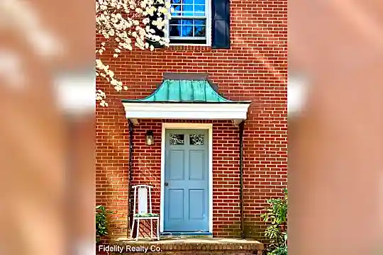 300 Ashland Dr Photo 2