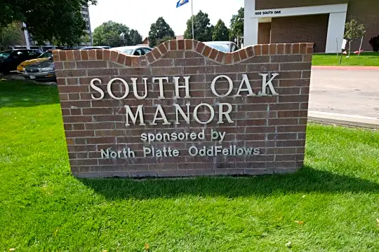 South Oak Manor Photo 2