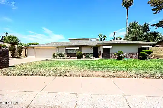 330 W Diana Ave Photo 2